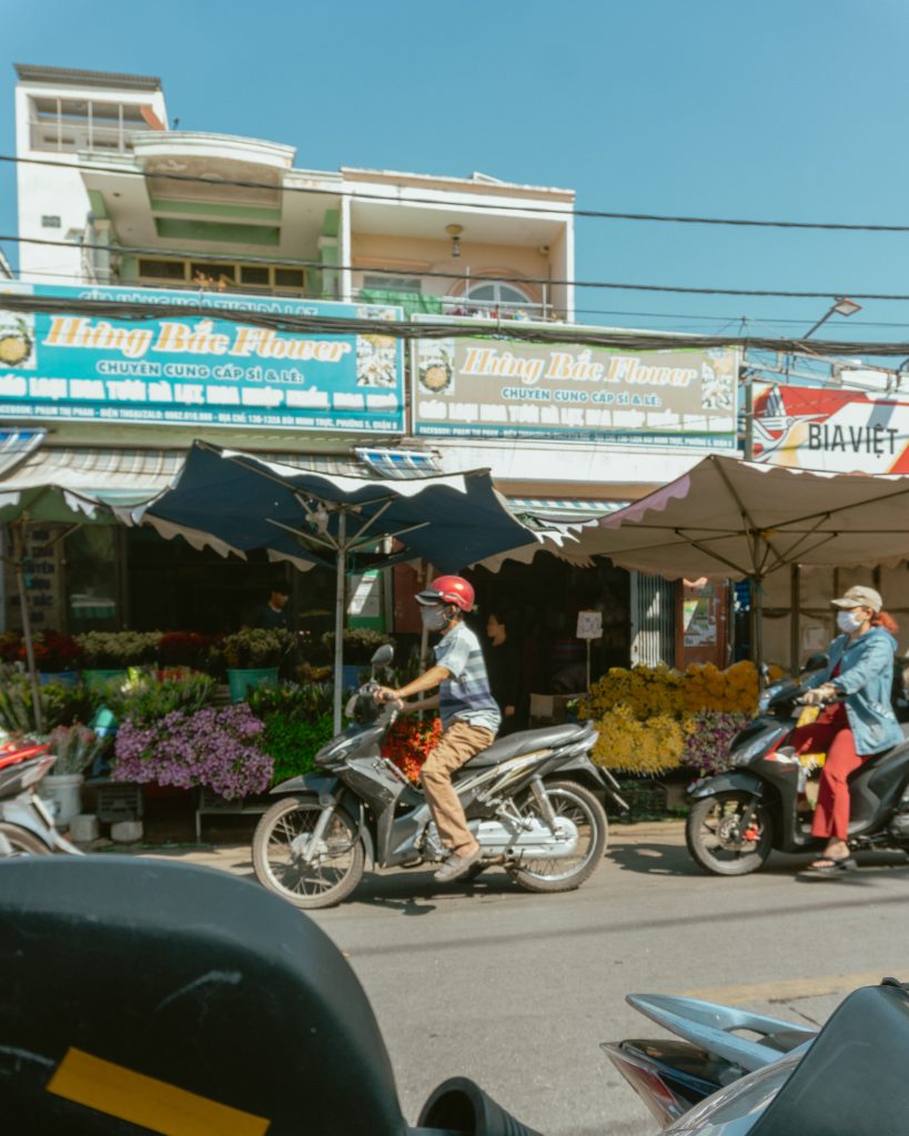 Exploring-local-markets-in-Ho-Chi-Minh