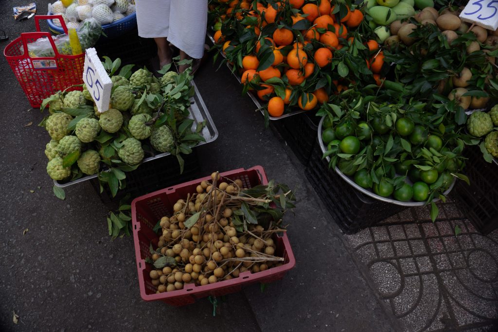 Fresh-fruits-at-the-local-market-viet-nam