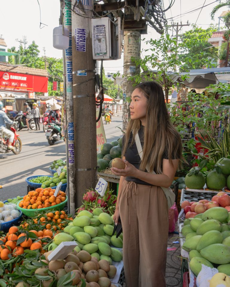 Fruit-stand-in-Viet-Nam