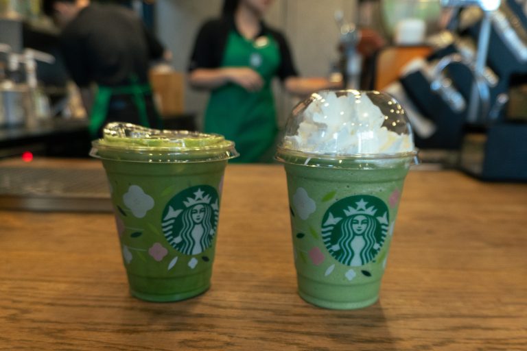 Matcha iced lattee and match frap Starbucks Viet Nam