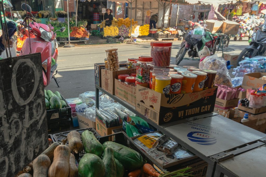 Shops-at-the-local-market-in-VietNam